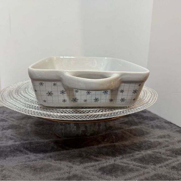 Disney Mickey Minnie Mouse Holiday Sketchbook Casserole/Baking/Serving Dish NWT - Picture 4 of 10